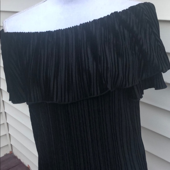 Off-the-Shoulder Velvet Pullover Top - Picture 6 of 7